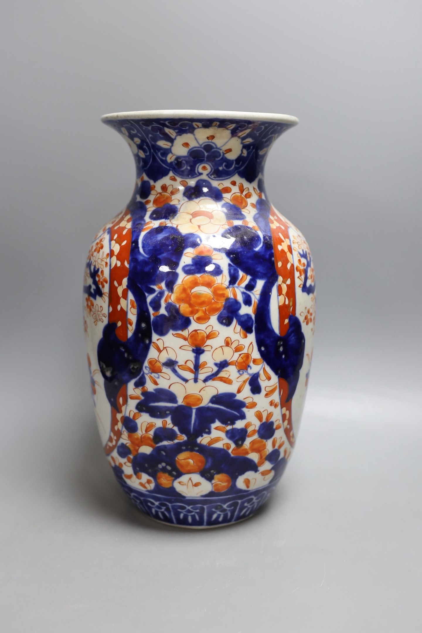 Four Japanese Imari dishes and a vase, vase 31 cms high. (5)